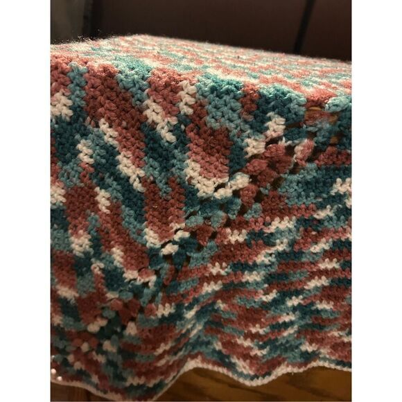 Crochet throw blanket mauve 52x54” - Picture 3 of 5